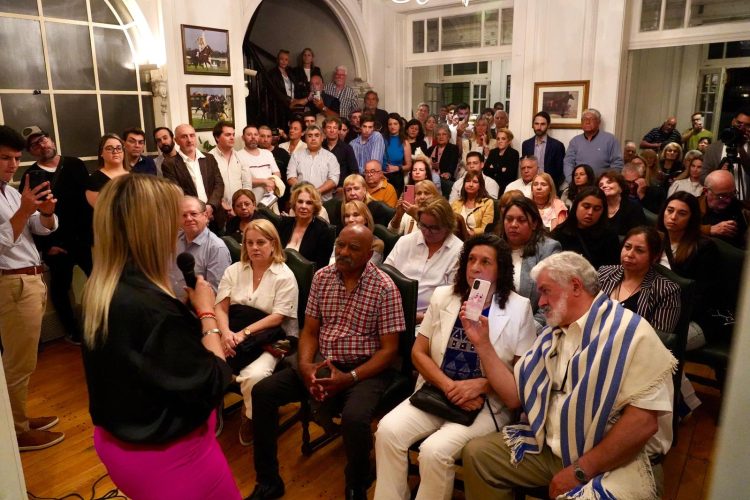 Ripoll en Buenos Aires contrastó al Delgado del “diálogo y el acuerdo” con Orsi que “no pudo con Canelones”