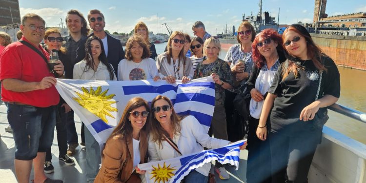 Venimos con mucho entusiasmo y esperando que todo Uruguay se vista de celeste