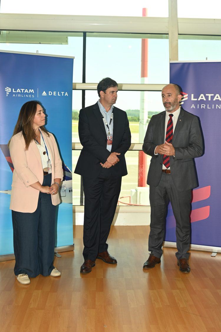 Aeropuerto de Punta del Este recibió primer vuelo de LATAM desde Santiago de Chile