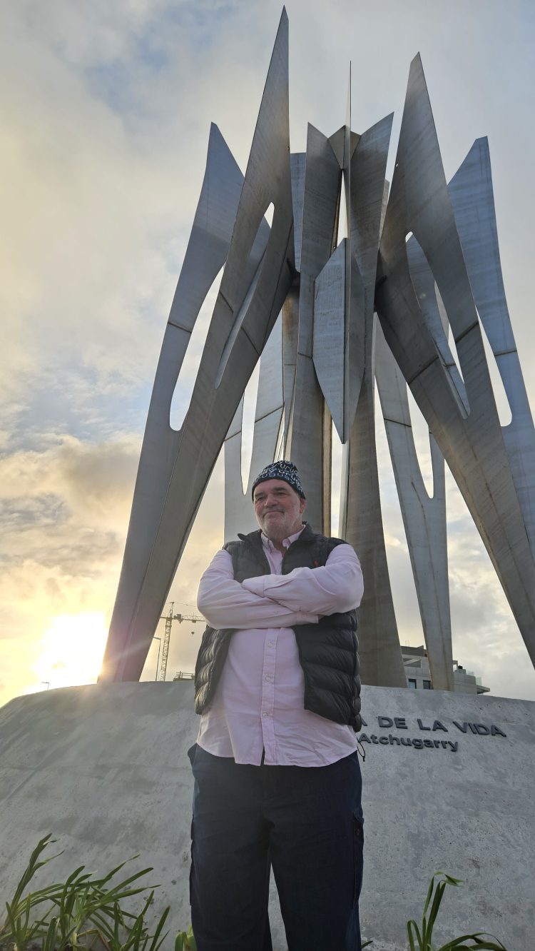 Fue inaugurada la escultura “Mariposa de la vida”, de Pablo Atchugarry