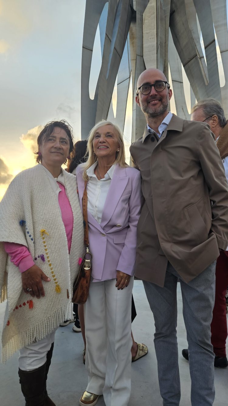 Fue inaugurada la escultura “Mariposa de la vida”, de Pablo Atchugarry