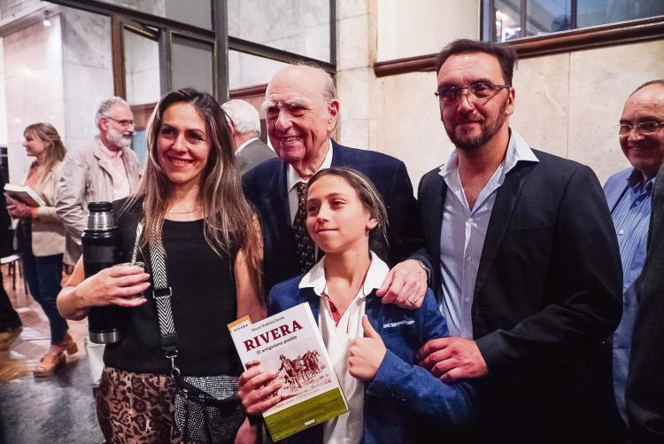 Nuevo libro sobre Fructuoso Rivera aviva la “batalla cultural” sobre historia y política