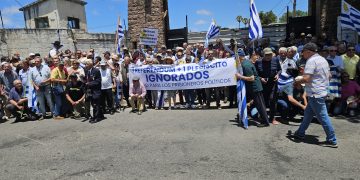 Militares retirados y familiares de presos se centraron frente a la cárcel de Domingo Arena