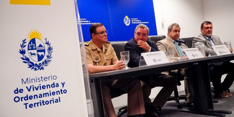 Vivienda y Defensa firmaron convenio para brindar soluciones a 300 familias militares de todo el país