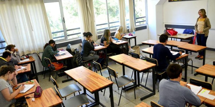 Maestros en espera: desmontando los sofismas del sistema de concursos