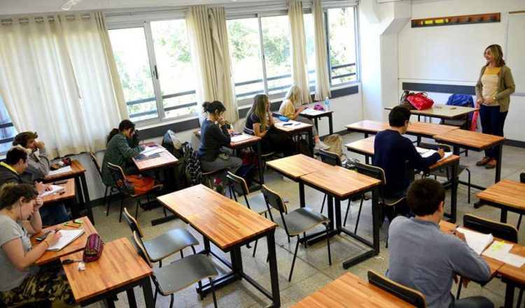 Maestros en espera: desmontando los sofismas del sistema de concursos