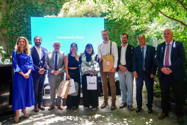 Se lanzó el programa Argo que brinda apoyo educativo integral a adolescentes