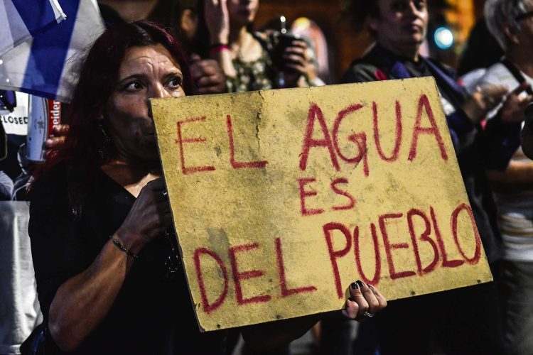 El gobierno saliente se alista para firmar el contrato con Arazatí y el entrante examina el proyecto