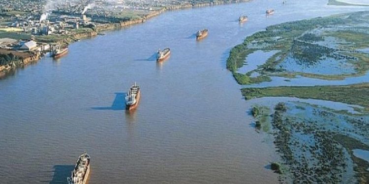 Las tensiones geopolíticas alcanzan a la licitación de la Hidrovía Paraná