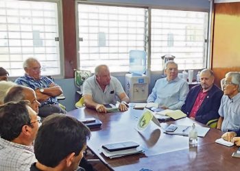 Gremiales lecheras mantuvieron un encuentro con Castillo, futuro ministro de Trabajo