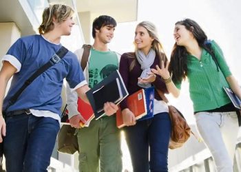 Del aula al mundo laboral: ¿qué tener en cuenta al elegir una profesión?