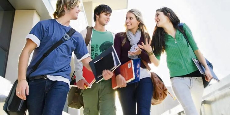 Del aula al mundo laboral: ¿qué tener en cuenta al elegir una profesión?