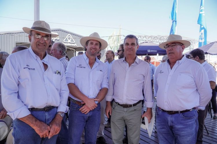 BROU firmó acuerdo con banco estadounidense que permitirá financiar importaciones desde aquel país