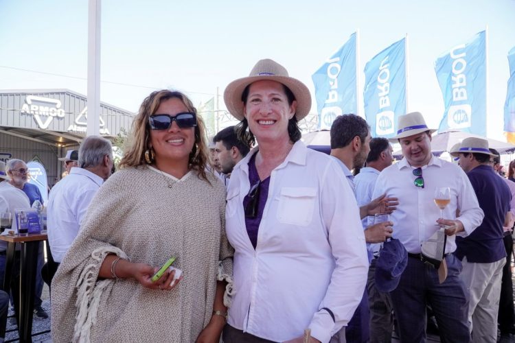 BROU firmó acuerdo con banco estadounidense que permitirá financiar importaciones desde aquel país