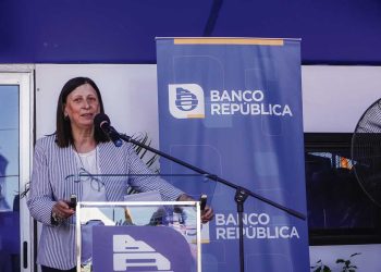 BROU firmó acuerdo con banco estadounidense que permitirá financiar importaciones desde aquel país