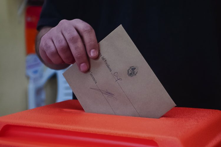 Por séptima vez en 20 años el Frente Amplio impulsa el voto consular