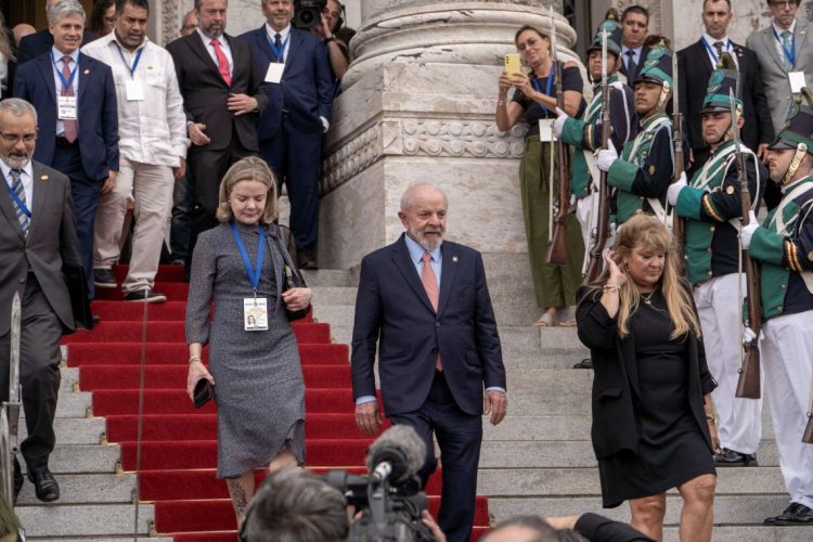 Comienza un nuevo gobierno con fuerte presencia de Lula y la cuestión de Ucrania como problema