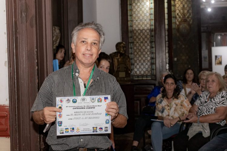 AEDI volvió a premiar a escritores de diversos rincones del país