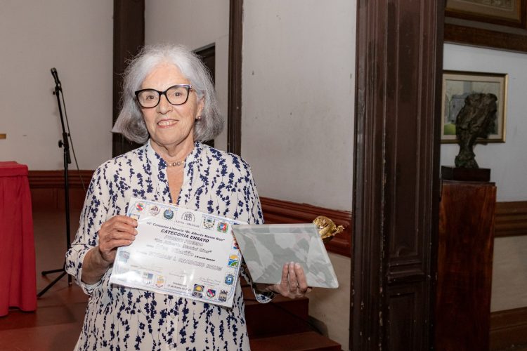 AEDI volvió a premiar a escritores de diversos rincones del país