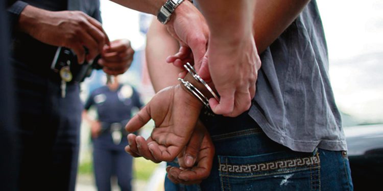 Delitos cometidos por adolescentes: en Montevideo mayormente son rapiñas y hurtos en el interior