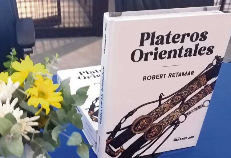Plateros orientales: un libro pionero que fomenta el conocimiento sobre la platería uruguaya