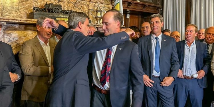 Ferber al asumir como presidente de ARU: El atraso cambiario “es un freno al crecimiento”