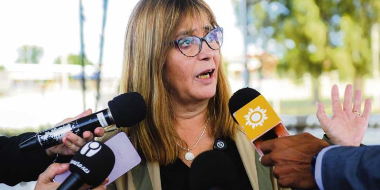 Las 72 horas que llevaron a la caída de Cecilia Cairo como ministra de Vivienda