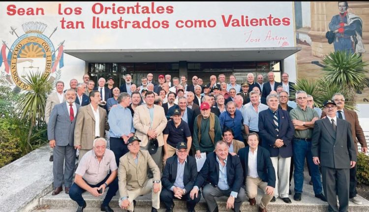 Exalumnos del Liceo Militar “Cnel. Lorenzo Latorre” conmemoraron su 50º aniversario