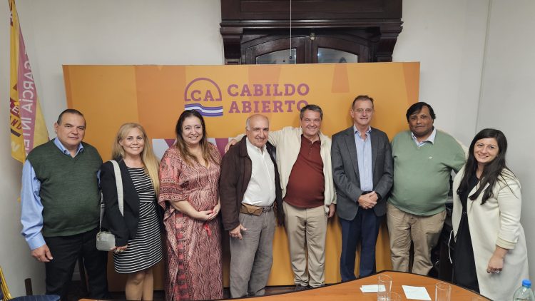 Roque García dijo que Bergara miente y que el FA no tiene propuestas para las veredas de Montevideo