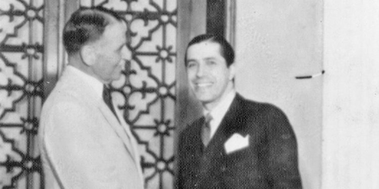 Gardel realiza su primer viaje en avión