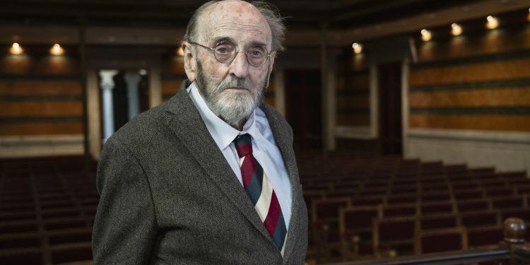 Álvaro Pombo recibe el Premio Cervantes