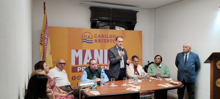 Roque García dijo que Bergara miente y que el FA no tiene propuestas para las veredas de Montevideo