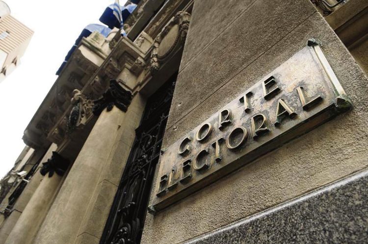 Para las elecciones de intendentes, ediles y concejales se presentan casi 3200 listas