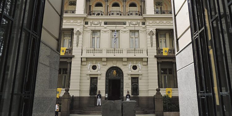 “El código no solamente necesita ser reformado sino que debería ser hecho nuevamente”