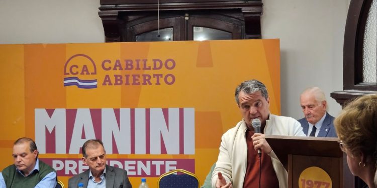 Roque García dijo que Bergara miente y que el FA no tiene propuestas para las veredas de Montevideo