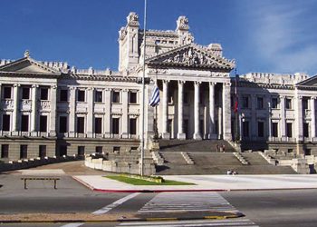 Vínculos laborales con el Estado superan los 300 mil: representan el 16% de los ocupados en Uruguay