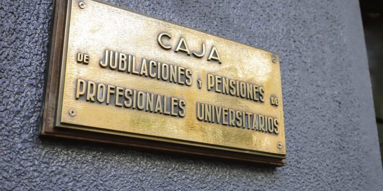 El salvataje de la Caja de Profesionales entra en la recta final en medio de críticas de sus aportantes