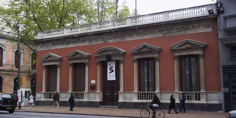 Designación de embajadores genera un nuevo foco de conflicto en la administración Orsi