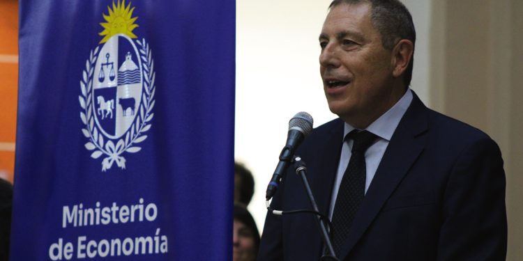 Oddone: “Uruguay presenta algunas fragilidades en materia fiscal”
