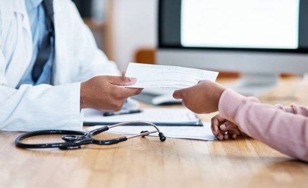 En 2024 casi el 54% de los funcionarios públicos se tomó en algún momento licencia por enfermedad