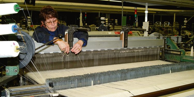 Industria textil uruguaya en jaque por Temu y compras estatales que favorecen importaciones