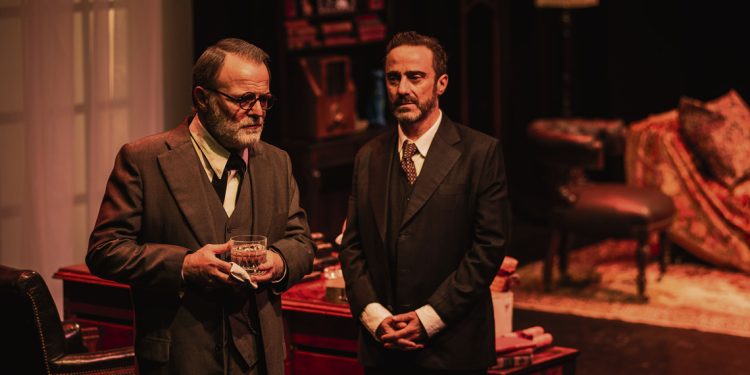 Schmitt y el visitante del Dr. Freud