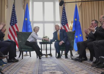 Washington y Bruselas sellan pacto comercial que divide a Europa