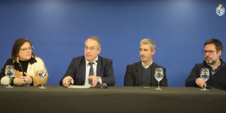 Mahía presentó anteproyecto de ley para crear la Universidad de la Educación