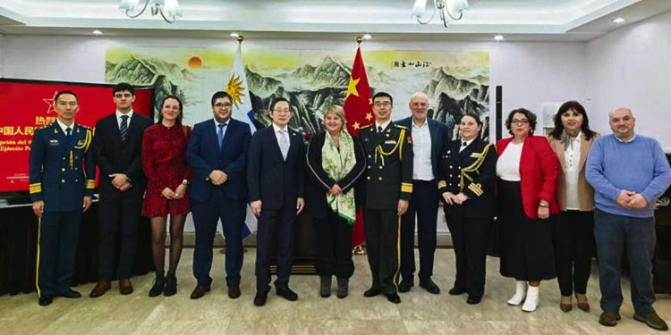 Uruguay subraya la cooperación militar con China en la celebración del Ejército Popular de Liberación