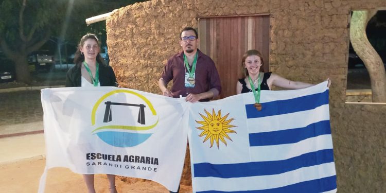 Alumnas de la Escuela Agraria de Sarandí Grande lograron medalla de bronce en olimpíada agropecuaria en Brasil