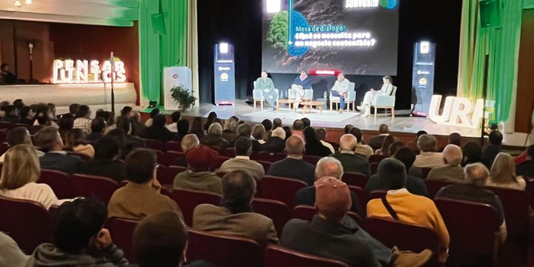 La Unión Rural de Flores organizó actividad con foco en sostenibilidad e inteligencia artificial