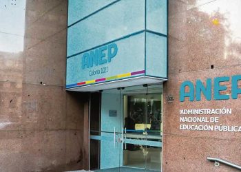 Aumenta el ausentismo crónico en liceos y controlarán asistencias con cámaras de reconocimiento facial