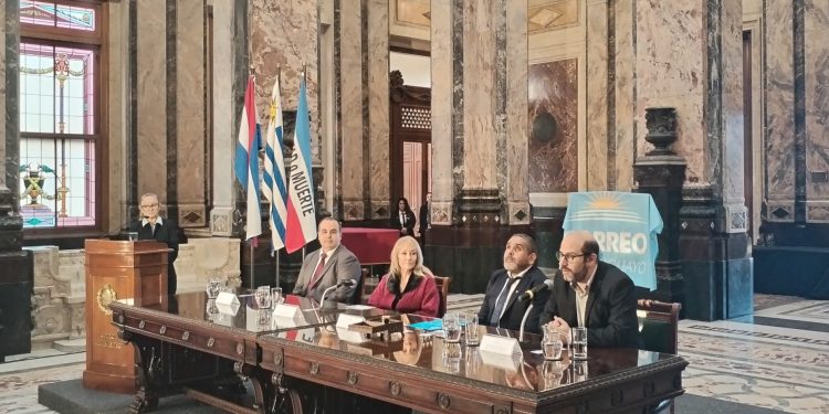 Centenario del Palacio Legislativo: homenaje del Correo Uruguayo con un sello histórico