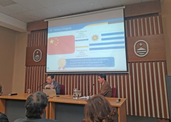 Embajador de China en Uruguay destacó el potencial de la relación bilateral en conferencia en la UCU